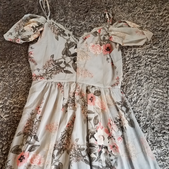 Lulu's Dress - Picture 3 of 3